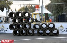 В Баку стартовал парад гоночных машин, участвующих в City Challenge (Фото)